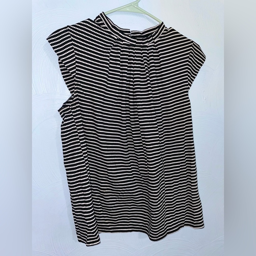 Women’s Size Medium Elle Black/White Striped Cap Sleeve Top